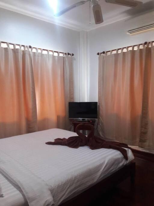Postel nebo postele na pokoji v ubytování 4BD Private pool villa in Patong heart quiet&nice