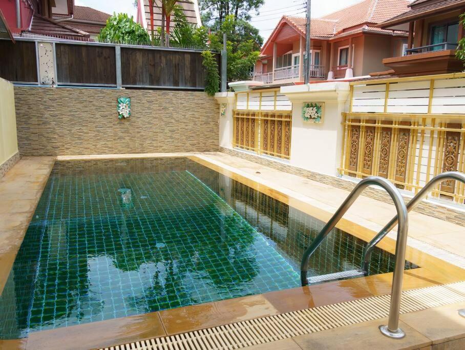 Bazén v ubytování 4BD Private pool villa in Patong heart quiet&nice nebo v jeho okolí