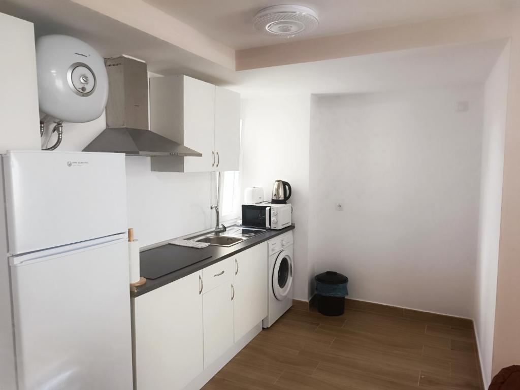Kuchyň nebo kuchyňský kout v ubytování BAJ - Apartamentos en Playa Bajondillo, Torremolinos