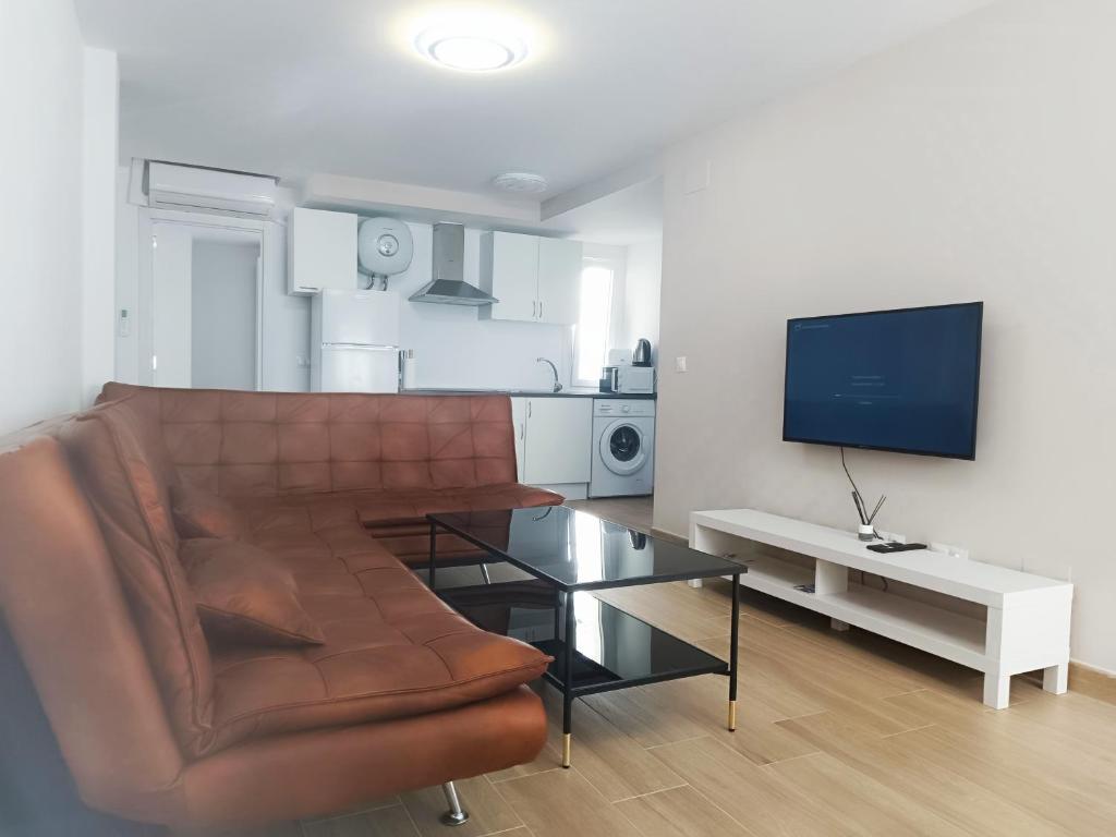 TV a/nebo společenská místnost v ubytování BAJ - Apartamentos en Playa Bajondillo, Torremolinos