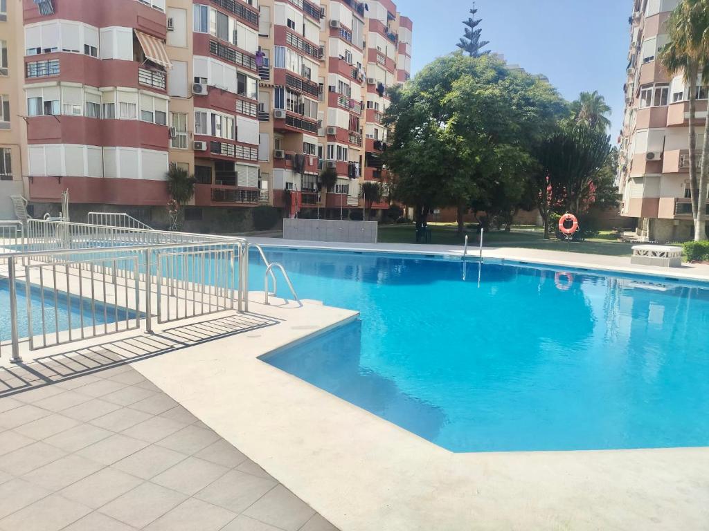 Bazén v ubytovaní PRECIOSO ESTUDIO CON PISCINA, JUNTO A LA PLAYA alebo v jeho blízkosti