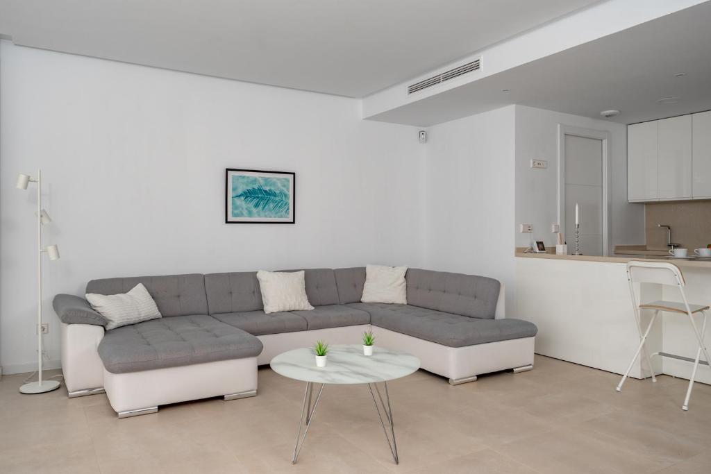 Posezení v ubytování Fantastic poolfront apartment in Middel Views by Costarentals - Ref 161
