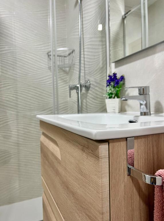 Kúpeľňa v ubytovaní PRECIOSO ESTUDIO CON PISCINA, JUNTO A LA PLAYA