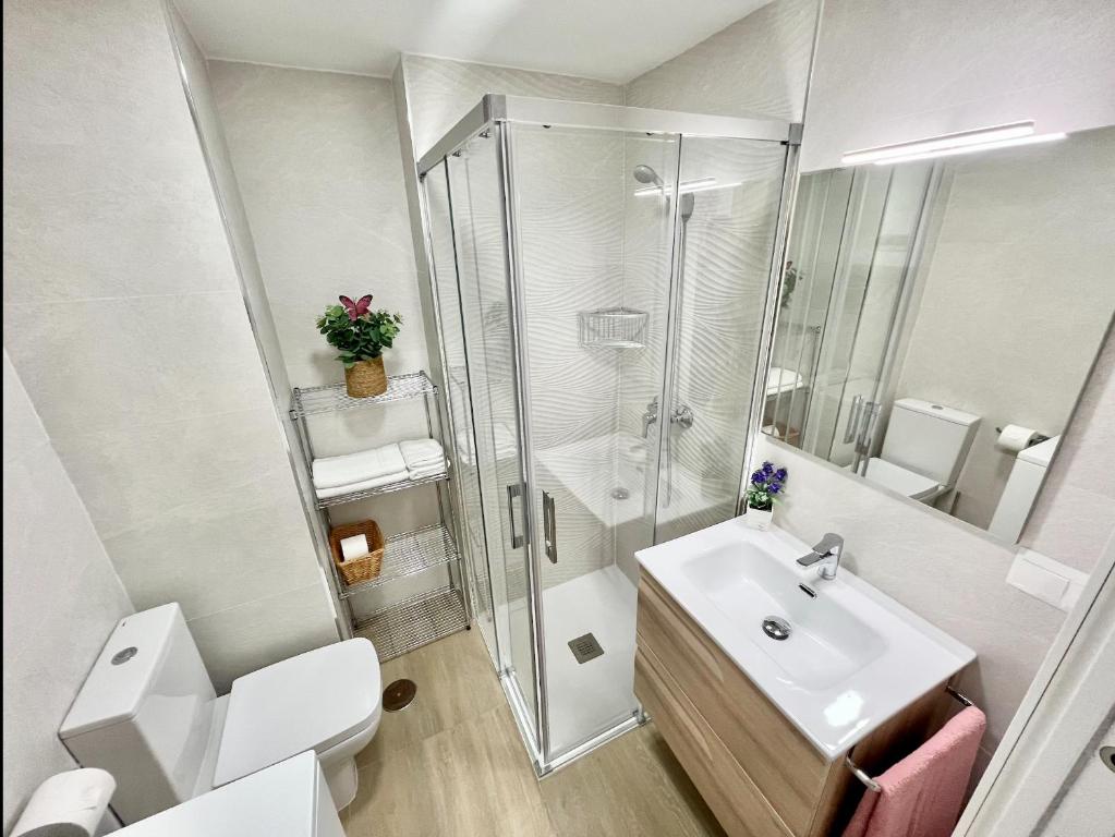 Kúpeľňa v ubytovaní PRECIOSO ESTUDIO CON PISCINA, JUNTO A LA PLAYA
