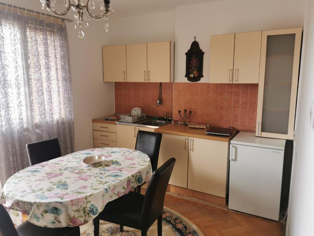Apartment Centar - Housity