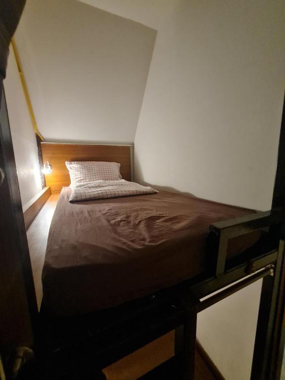 Non House Bangkok บ้านนอนโฮสเทล - Bunk Bed In Mixed Dormitory Room