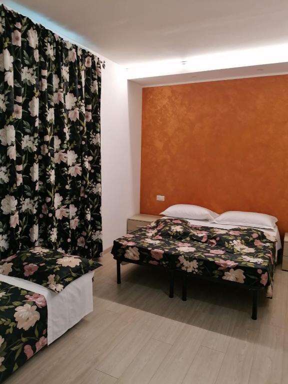 Postel nebo postele na pokoji v ubytování Albano Station Rooms