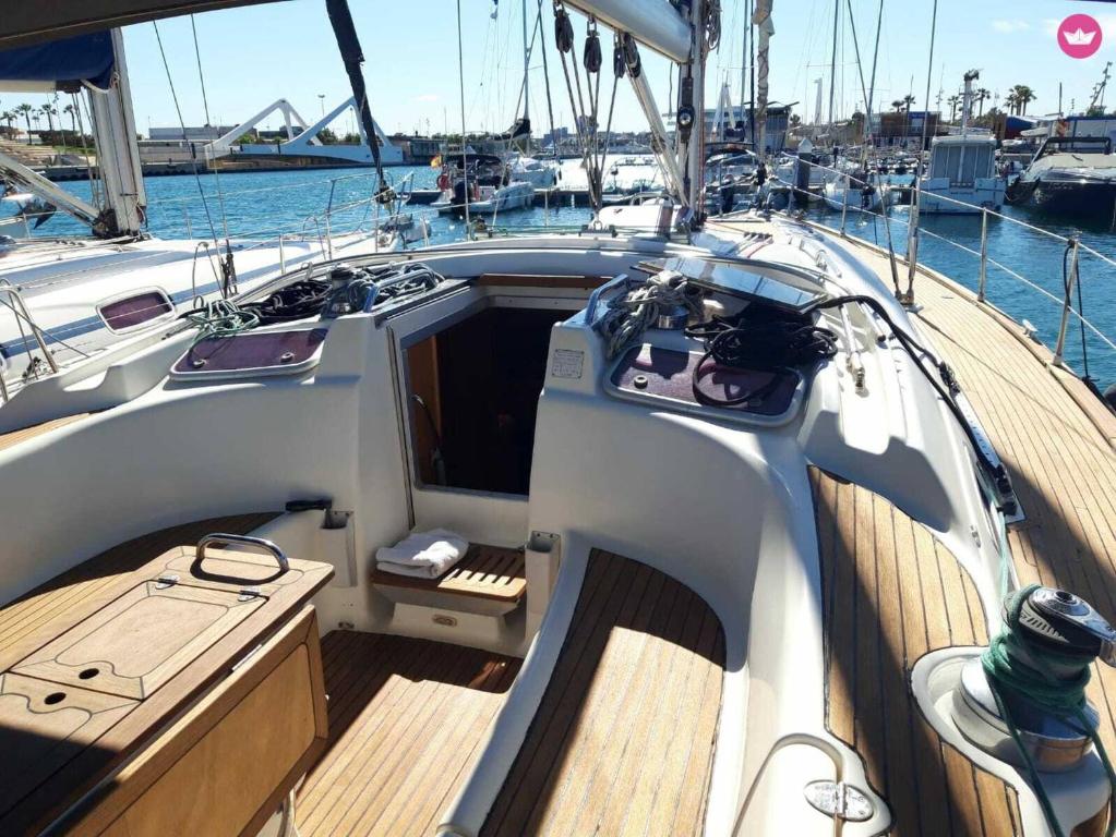 An amazing experience Enjoy the city from a boat Up to 8 ...
