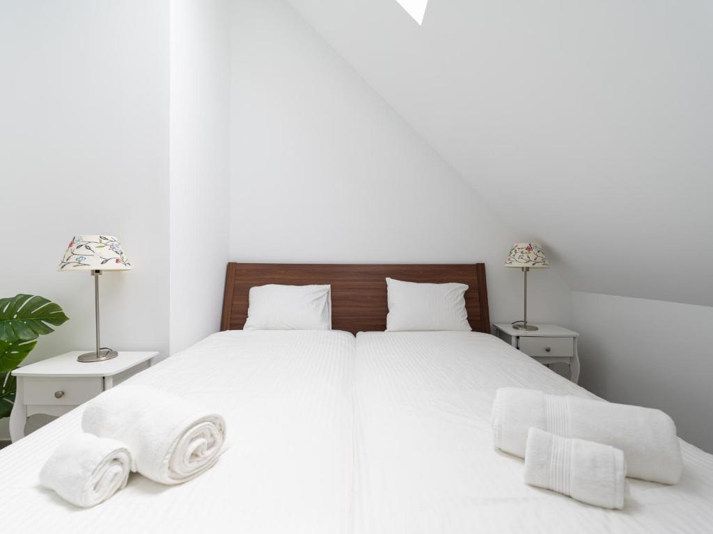 A bed or beds in a room at Leyre Mar Canteras by Canariasgetaway