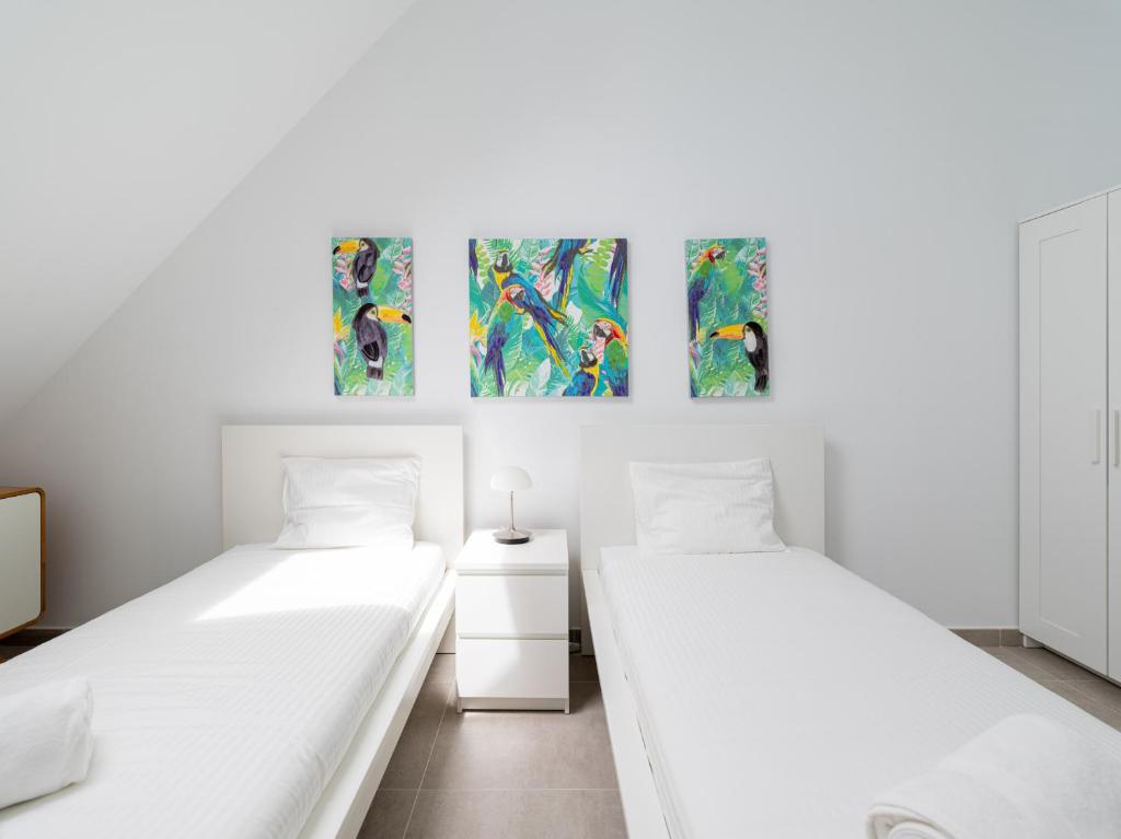 A bed or beds in a room at Leyre Mar Canteras by Canariasgetaway