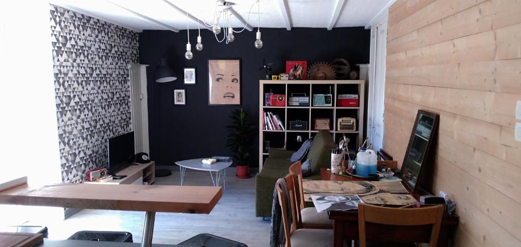 Charmante maisonnette avec jardin - Housity