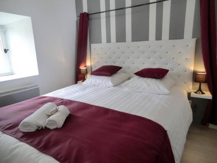 Postel nebo postele na pokoji v ubytování Gite du Chateau
