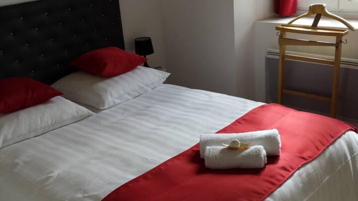 Postel nebo postele na pokoji v ubytování Gite du Chateau