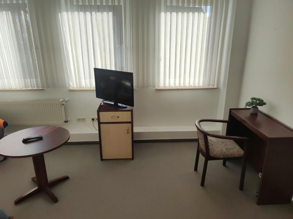 TV a/nebo společenská místnost v ubytování Zimmer am Jüdenhof