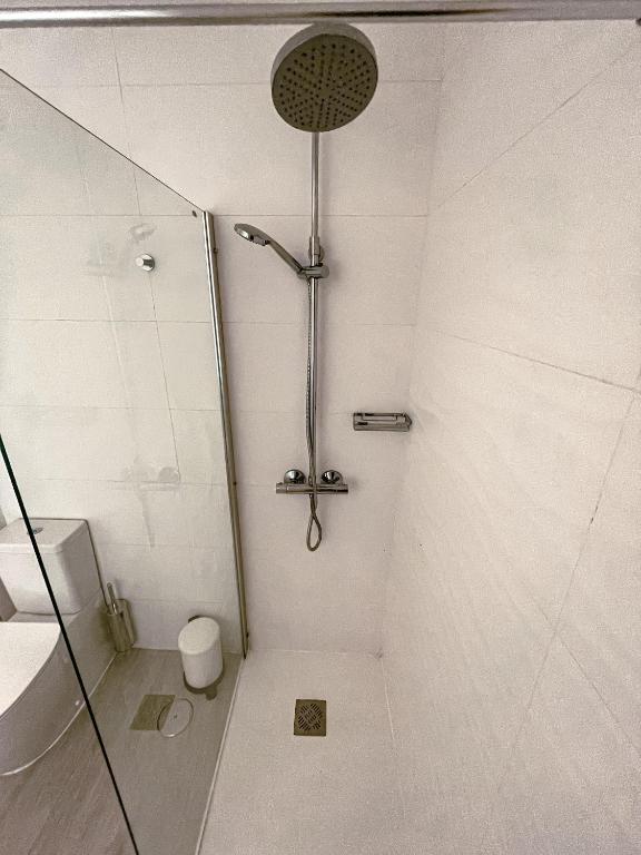 Kúpeľňa v ubytovaní 3-Bed Flat, Ocean Garden, Heated Pool, Parking, PP207
