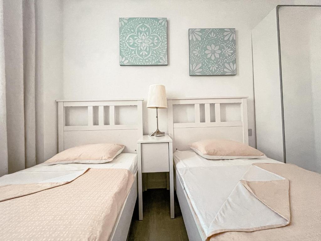 Posteľ alebo postele v izbe v ubytovaní 3-Bed Flat, Ocean Garden, Heated Pool, Parking, PP207