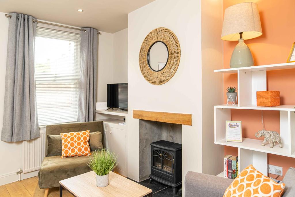 A television and/or entertainment centre at East Street, Town Centre, 2 Bedrooms