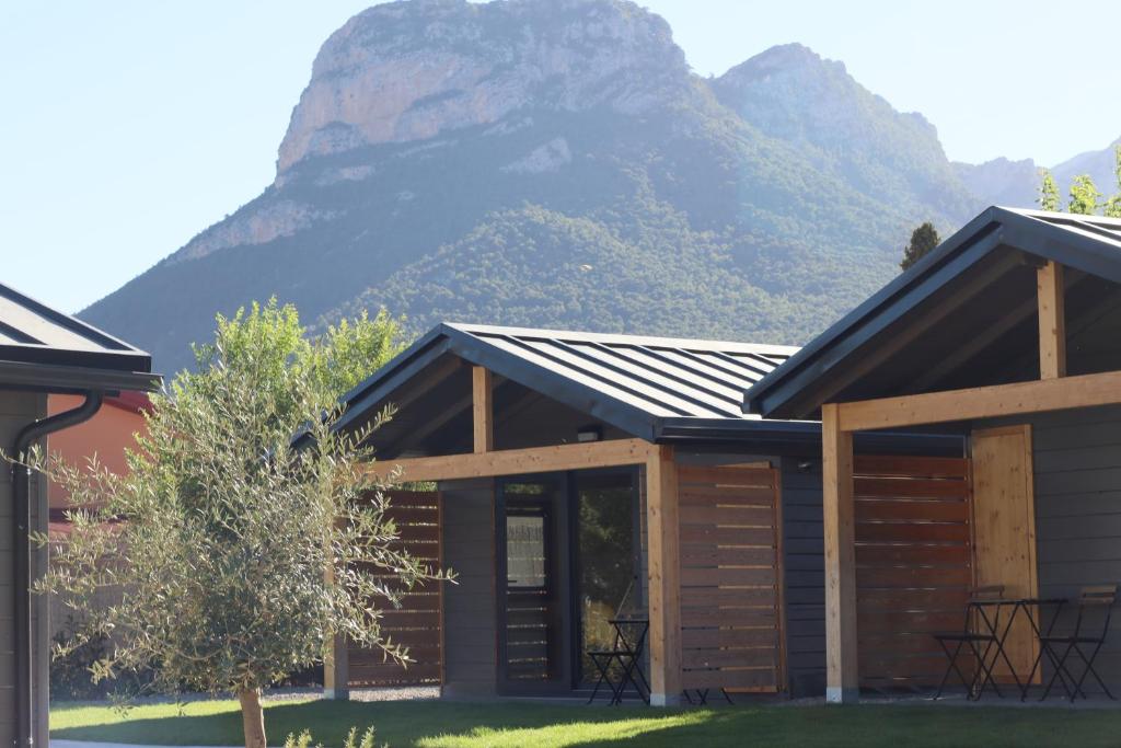 a log cabin with a mountain in the background at Càmping Organyà Park in Organyà
