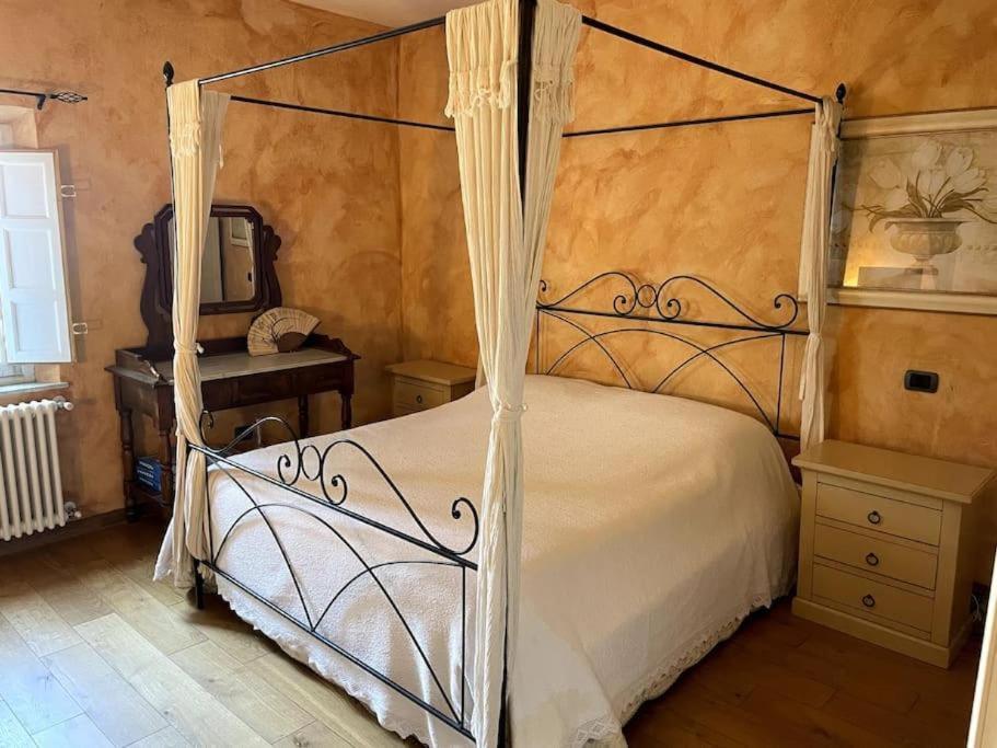 Säng eller sängar i ett rum på Suite matrimoniale + bagno privato in casa rustica