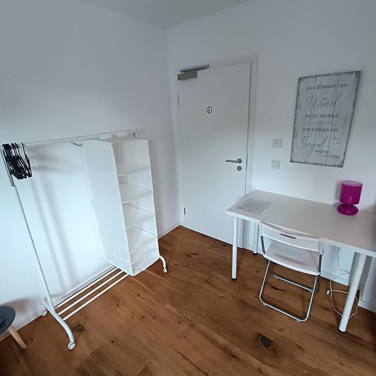 Fotografie z fotogalerie ubytování Apartments & möblierte Zimmer in Kahl am Main, kontaktloser Self Check-in, W-Lan, Schreibtisch, Duschbad, Küchenzeile, PKW-Plätze v destinaci Kahl am Main
