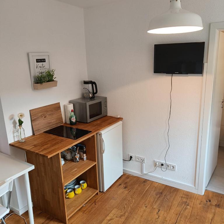 Kuchyň nebo kuchyňský kout v ubytování Apartments & möblierte Zimmer in Kahl am Main, kontaktloser Self Check-in, W-Lan, Schreibtisch, Duschbad, Küchenzeile, PKW-Plätze