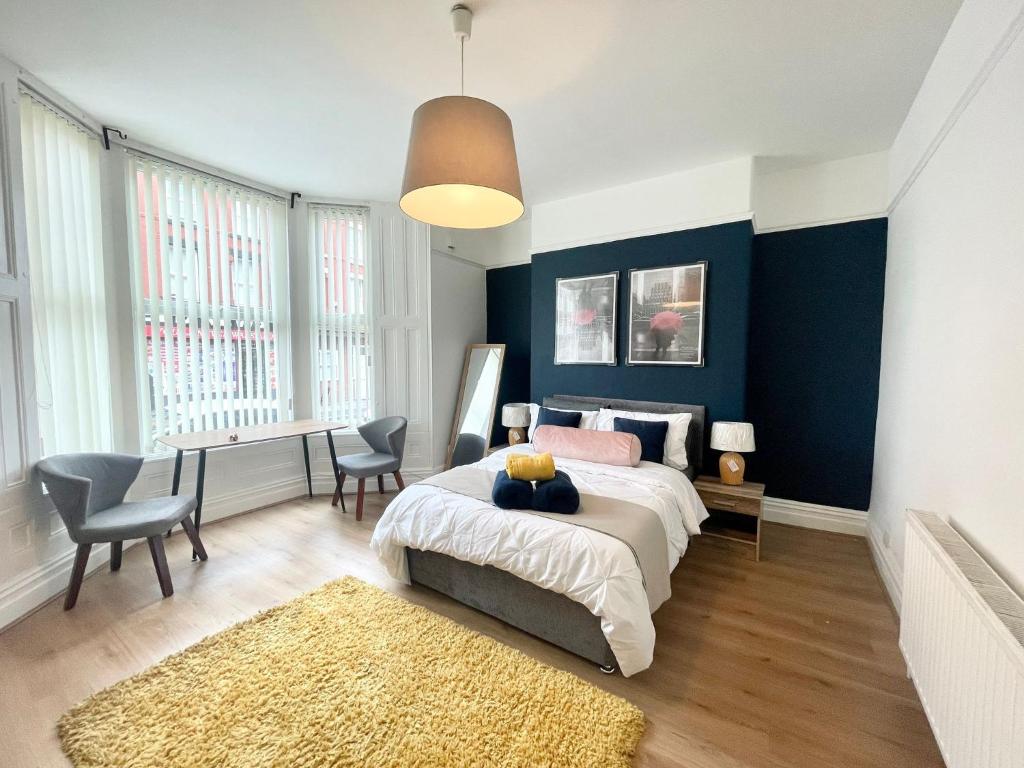 *NEW* Grant 7 Bed House steps away from Stadium