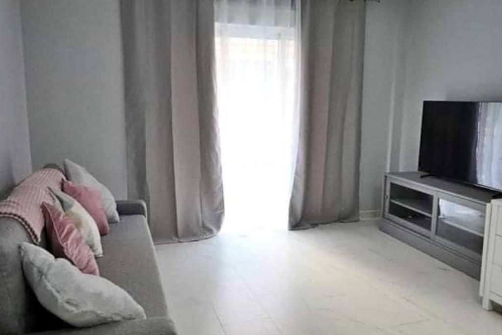 Fotografia z galérie ubytovania Lovely Central 2 Bed Apartment close to the Beach and Stations v destinácii Fuengirola