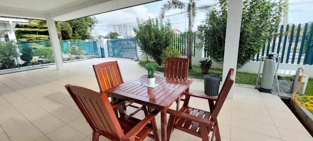Balkón nebo terasa v ubytování Kota Kinabalu Sabah City Homestay