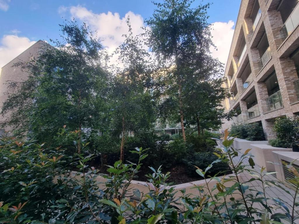 ExCel London - Fantastic Garden - 3 Bedroom-Condo