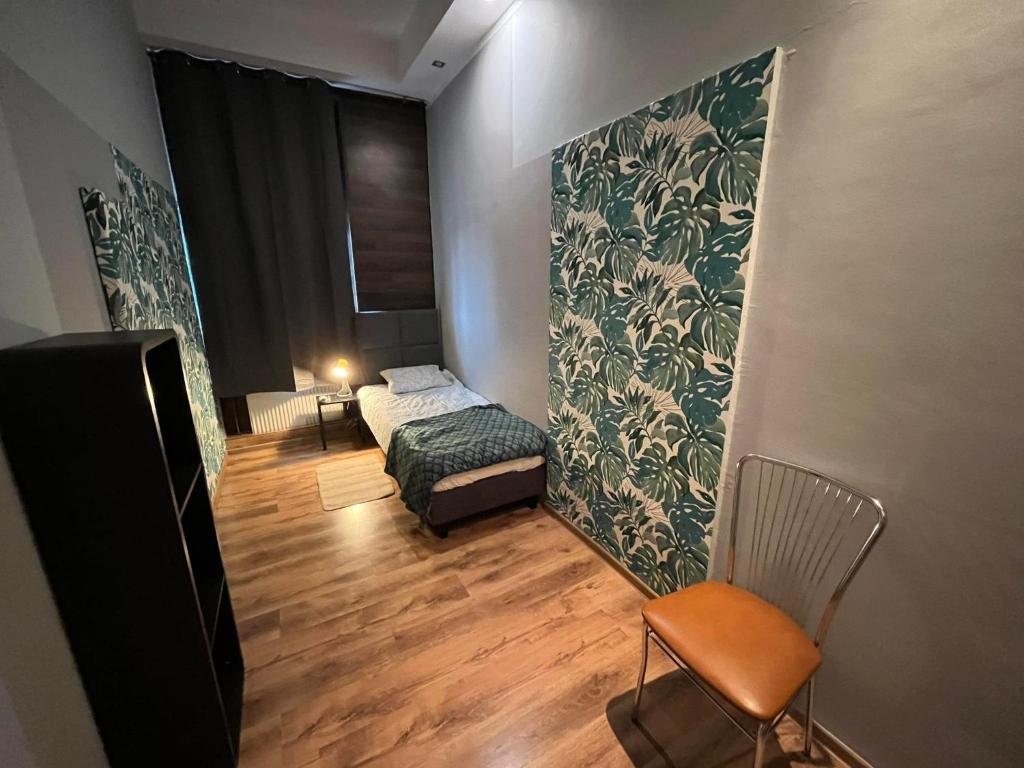 Apartament Centrum-Zwycięstwa - Three-Bedroom Apartment