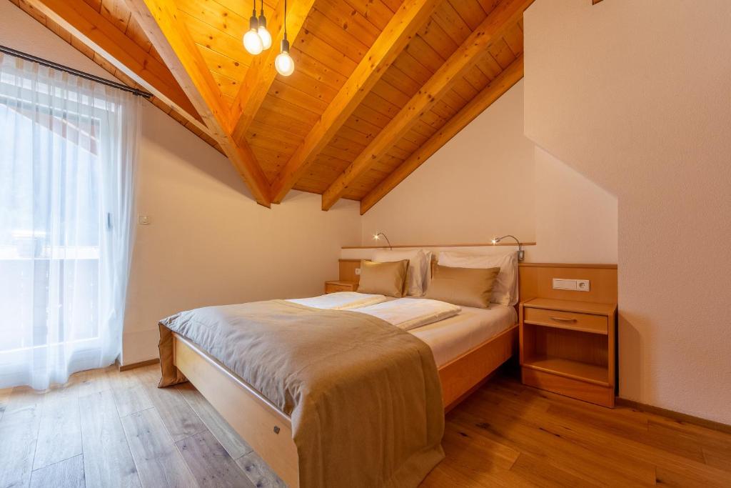 Posteľ alebo postele v izbe v ubytovaní Alpengruss