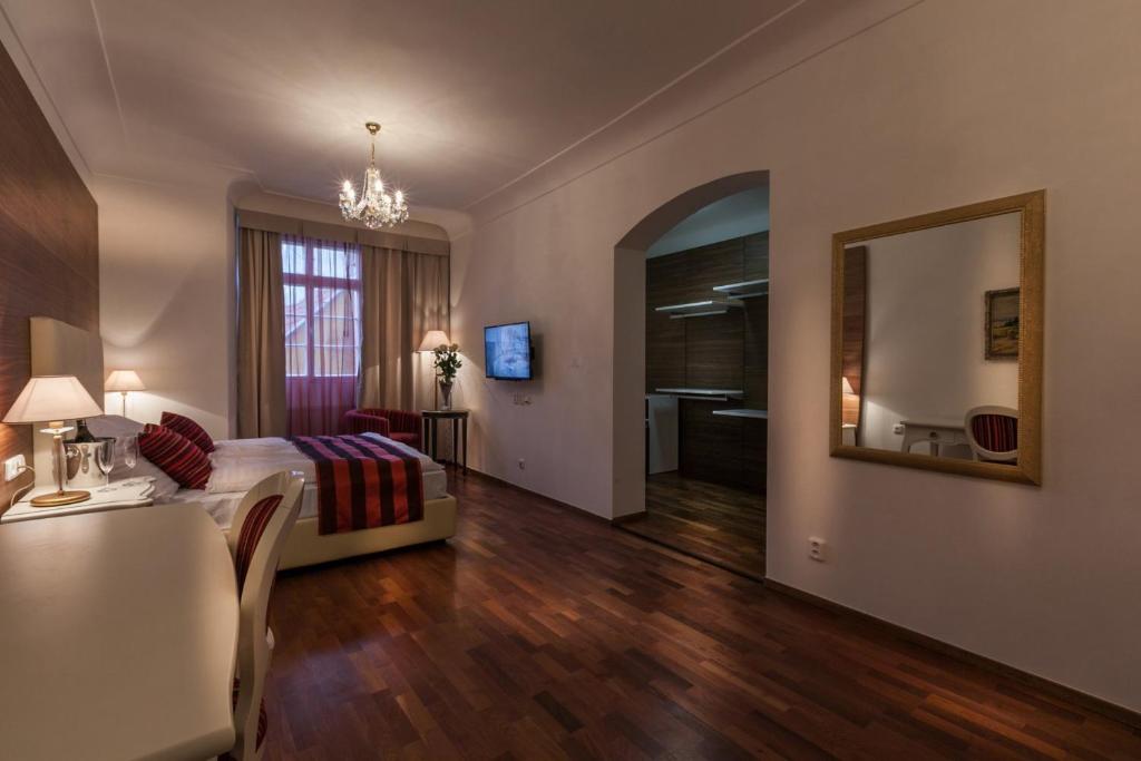 Little King Hotel U Malvaze - 16