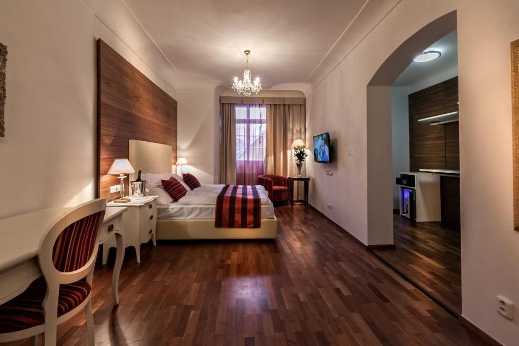 Little King Hotel U Malvaze - 19