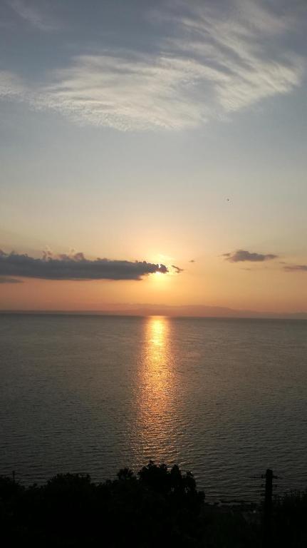 Zdjęcie z galerii obiektu Ioanna - Panoramic Sea View Apartment w Áfitos