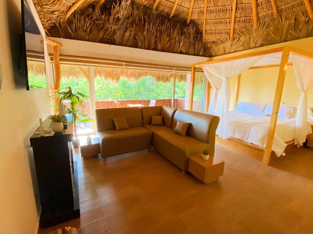 Palm Valley Cabins - Suite Familiar Con Balcón
