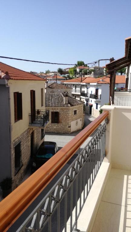 Zdjęcie z galerii obiektu Ioanna - Panoramic Sea View Apartment w Áfitos