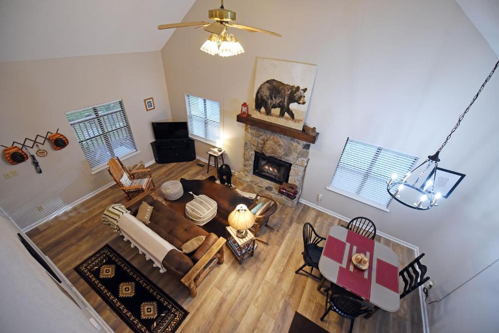 The Happy Place near Nottely Lake in Blairsville - Housity