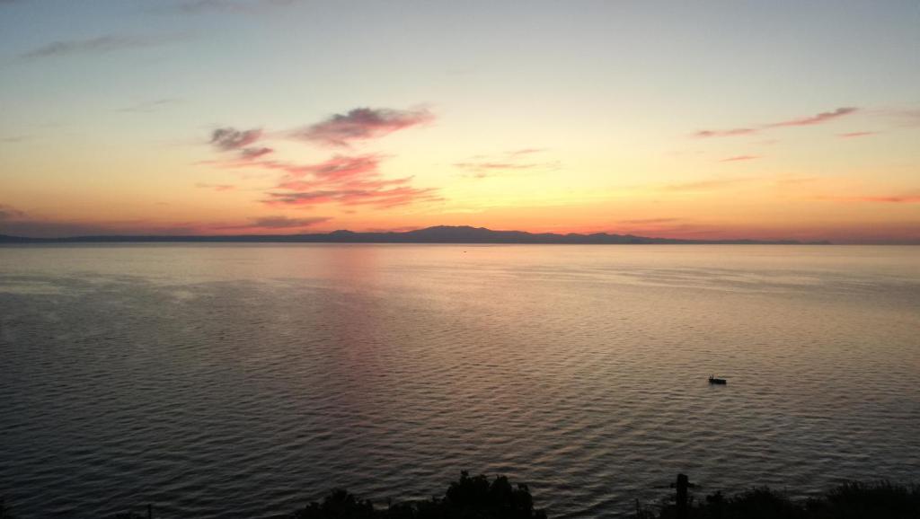 Zdjęcie z galerii obiektu Ioanna - Panoramic Sea View Apartment w Áfitos