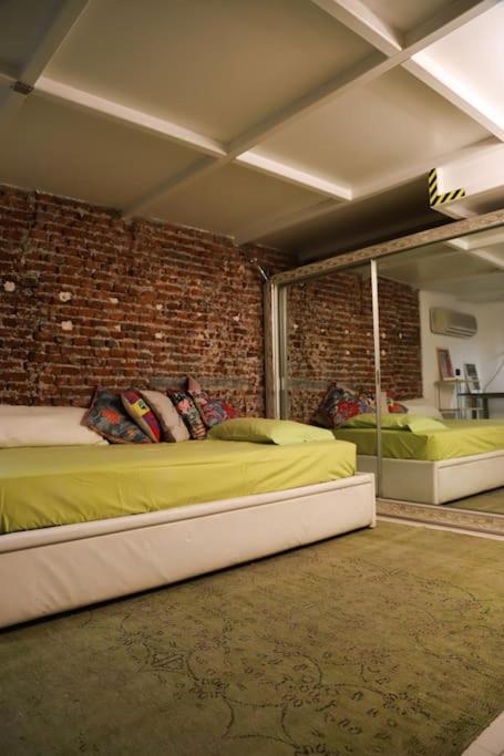 Posteľ alebo postele v izbe v ubytovaní Loft di design nel cuore di Milano