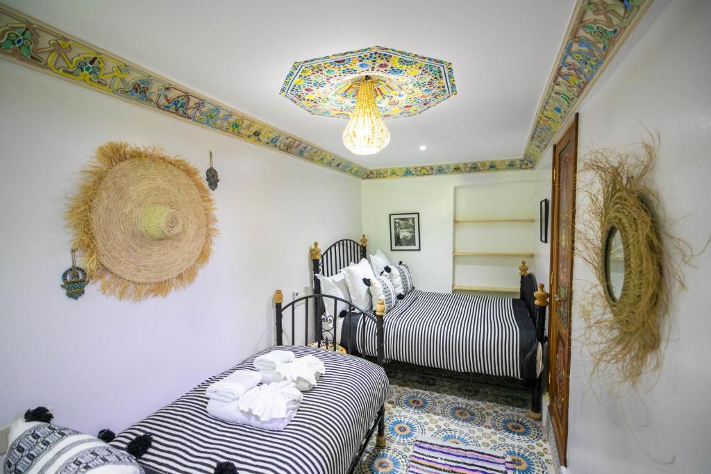 Riad Moroccan Style房間的床