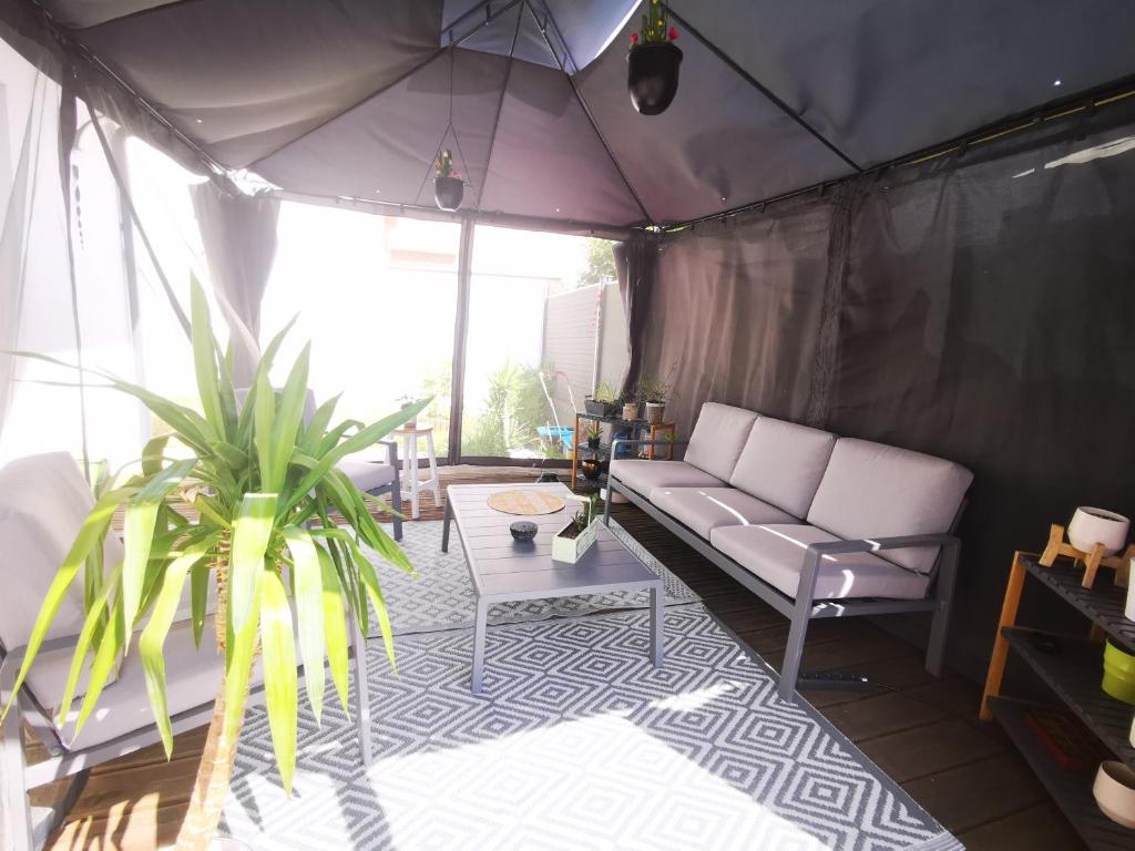 Posezení v ubytování Landes Conviviales, CHAMBRES chez l'habitante, Laëtitia !
