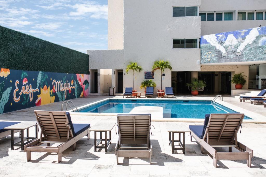 Bazén v ubytování Hotel Los Aluxes nebo v jeho okolí