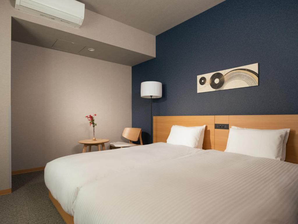 Postel nebo postele na pokoji v ubytování MIMARU SUITES Tokyo Asakusa