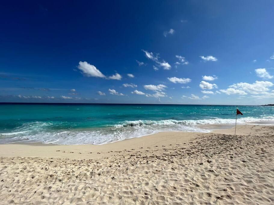 Lovely Sunset view, beach suite, Hotel Zone Sol1511, Cancún, Mexico -  