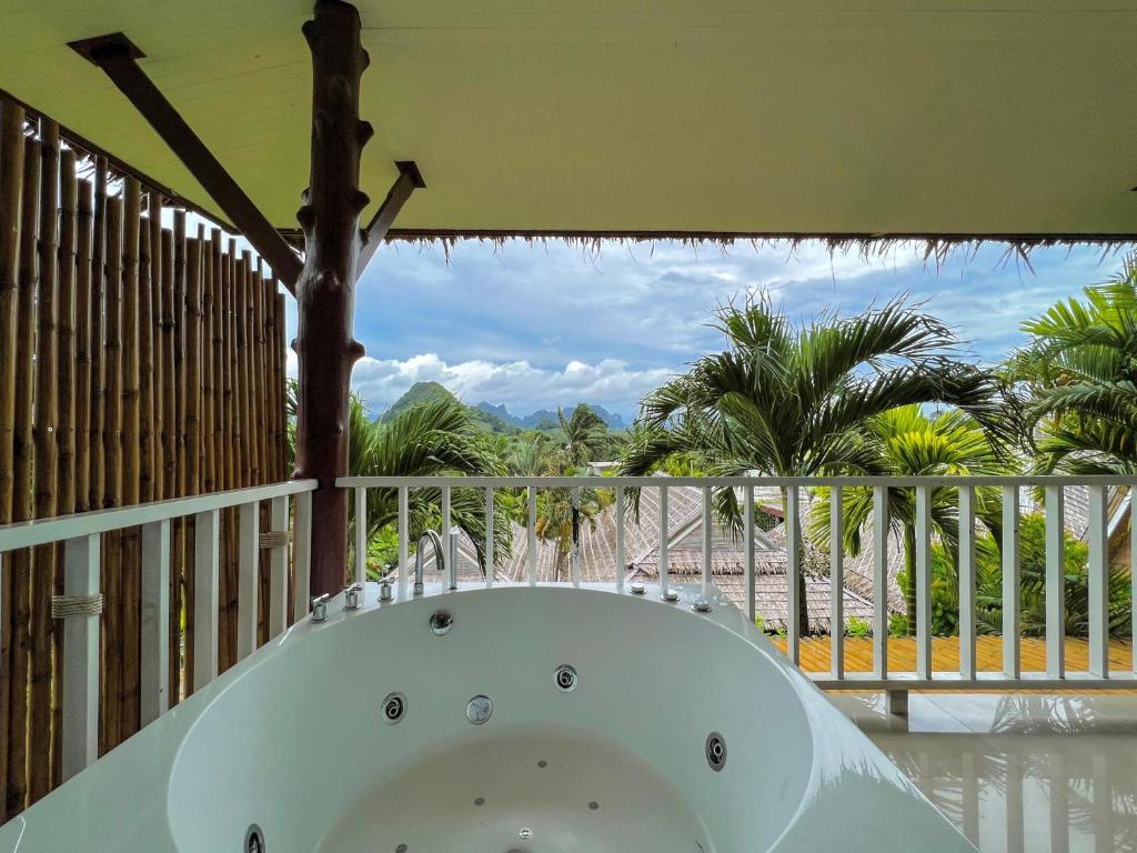 Baan Phuvara Retreat - Romantic Jacuzzi Mountain View Villas - 3