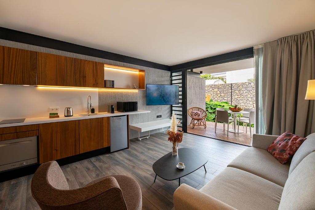 a living room with a couch and a table at Clos de la Rivière in Saint-Denis