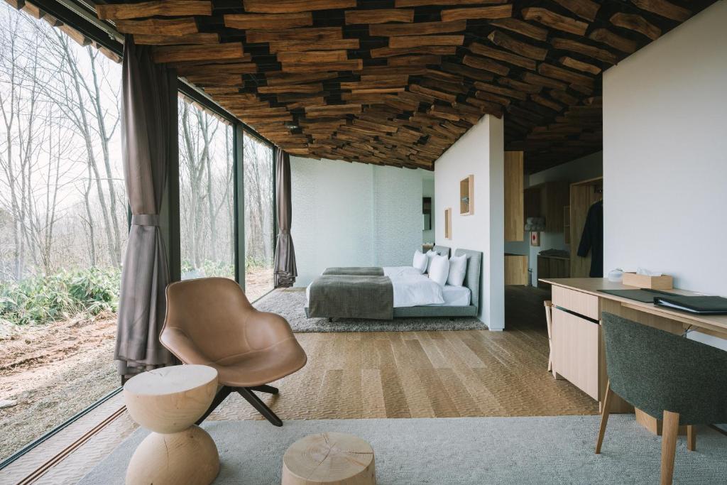 Posezení v ubytování SNOW PEAK FIELD SUITE SPA HEADQUARTERS