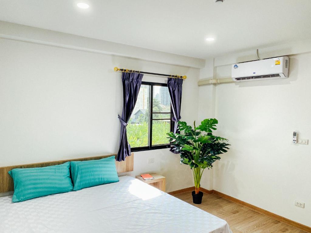 GP House Bangkok - Sukhumvit Onnut BTS Skytrain - Deluxe King Suite