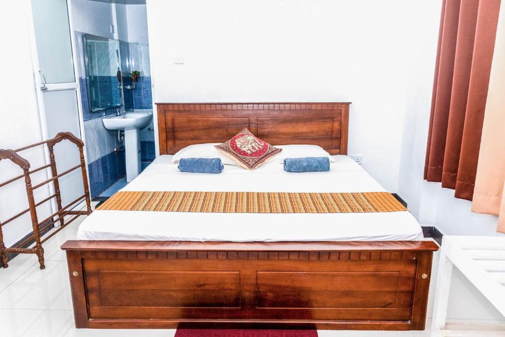 Postel nebo postele na pokoji v ubytování Kandy Riverside Villa