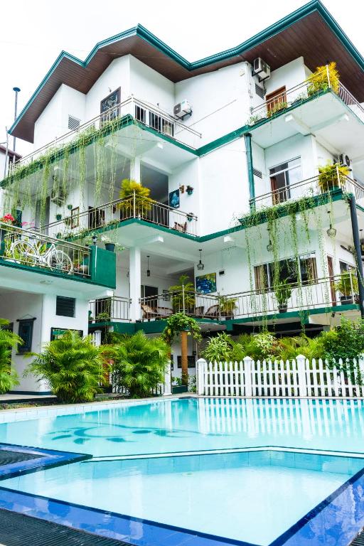 Bazén v ubytování Kandy Riverside Villa nebo v jeho okolí